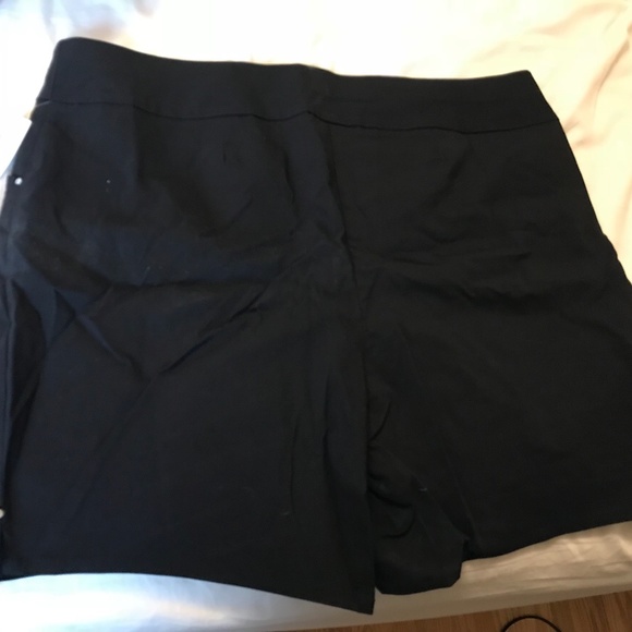 Black Shorts - size 20W - Picture 3 of 4